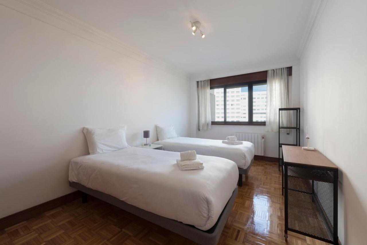 Lovelystay - Charming 3Br Flat W/ Free Parking In Devesas Vila Nova de Gaia Eksteriør bilde
