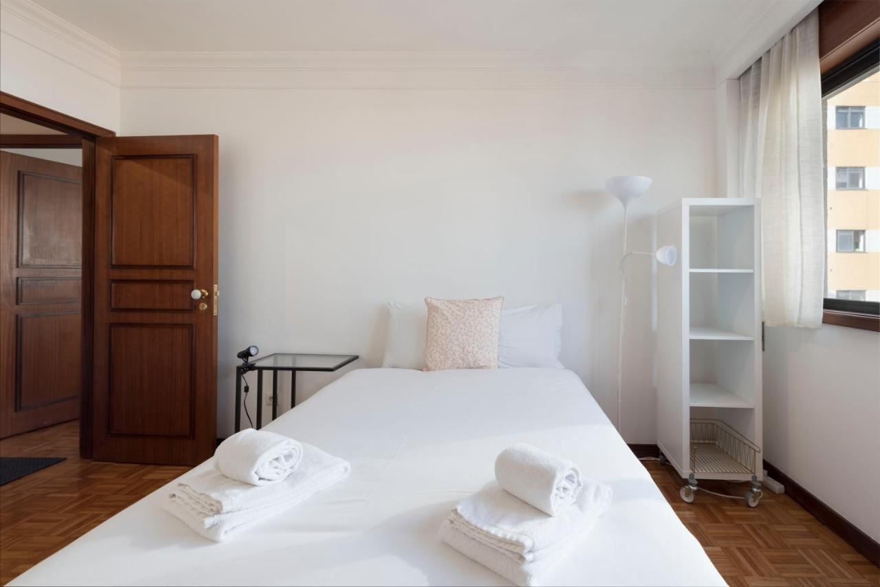 Lovelystay - Charming 3Br Flat W/ Free Parking In Devesas Vila Nova de Gaia Eksteriør bilde